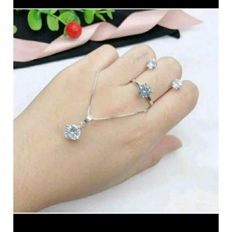 satu set perhiasan wanita mata satu silver