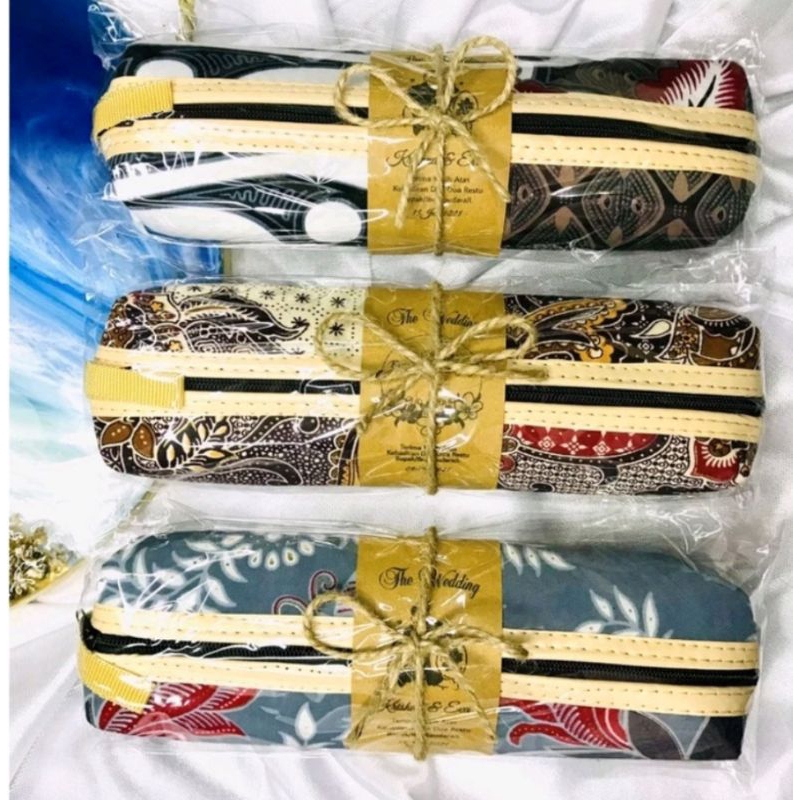 

Souvenir tempat pensil batik