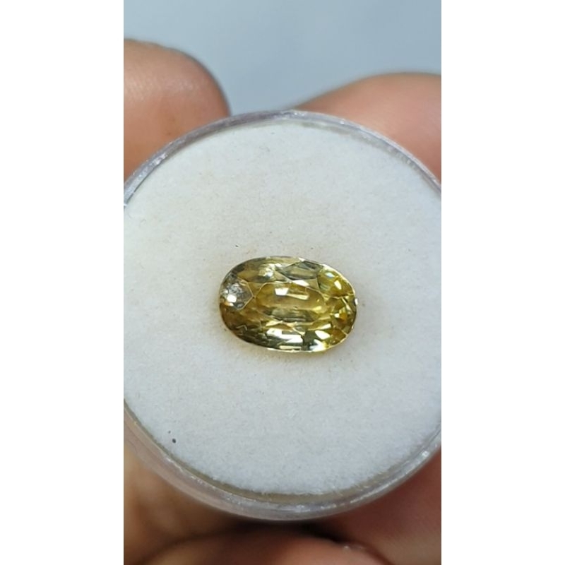Natural yellow zircon 3.55 ct