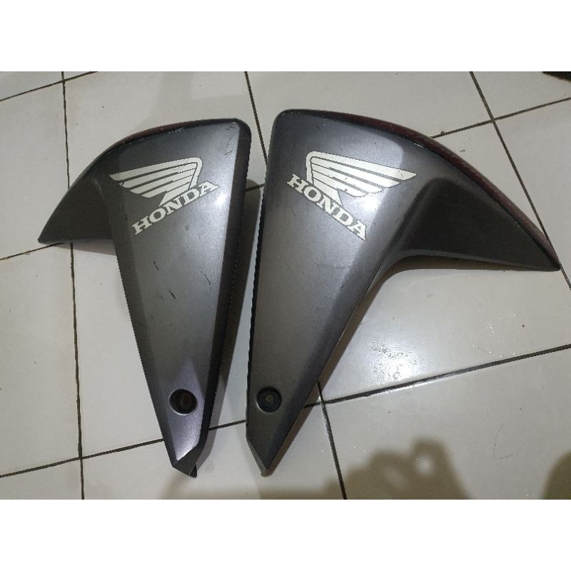 SAYAP TANGKI MEGAPRO NEW MONOSHOCK ORIGINAL