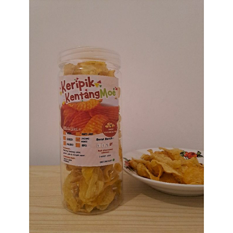 

kripik kentangMoe. renyah kriuk, gurih lezat. Toples isi 125gr