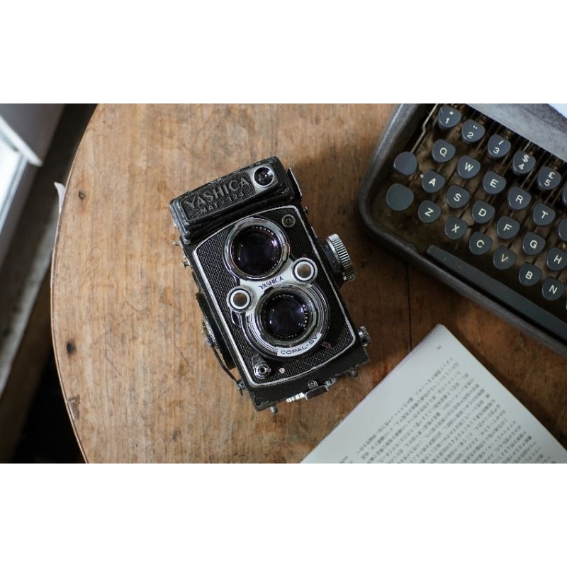 Kamera Analog TLR Yashica MAT-124