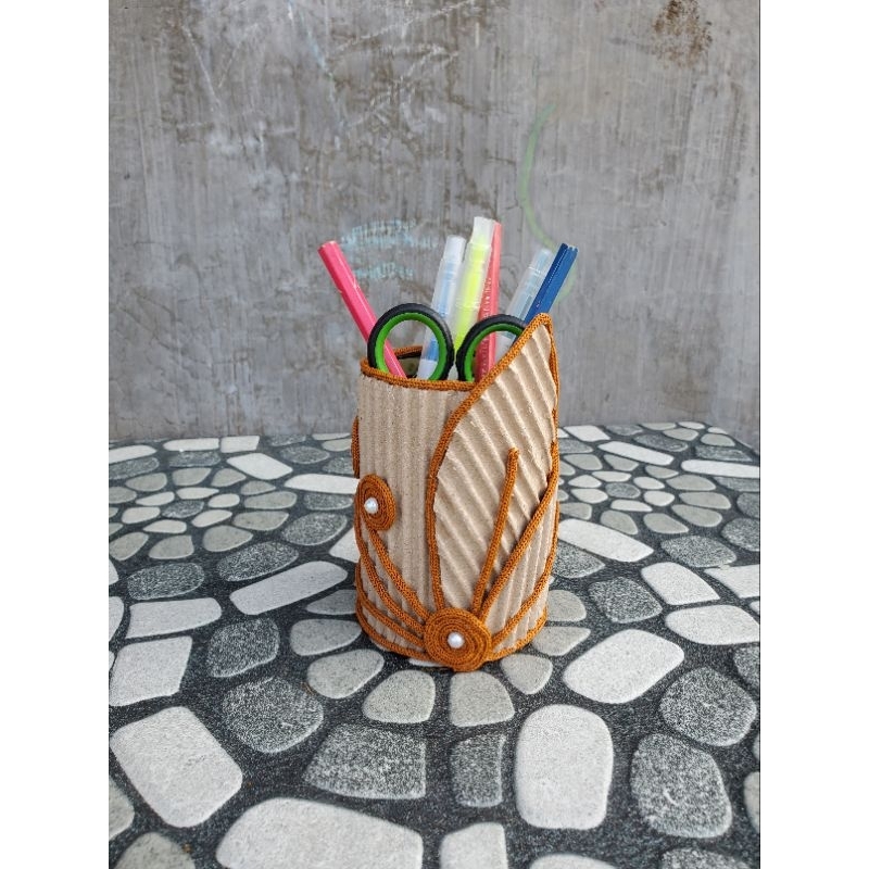 

daur ulang kaleng r*k*/daur ulang kardus/tempat pensil/kerajinan daur ulang/prakarya sekolah