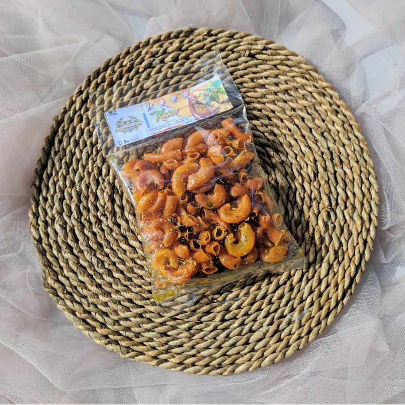 

Makaroni Rasa Kare 35 gram / Nyemiil skuy / Makaroni rasa khas nusantara / Makaroni pedas / Camilan kriuk / Snack / Camilan pedas