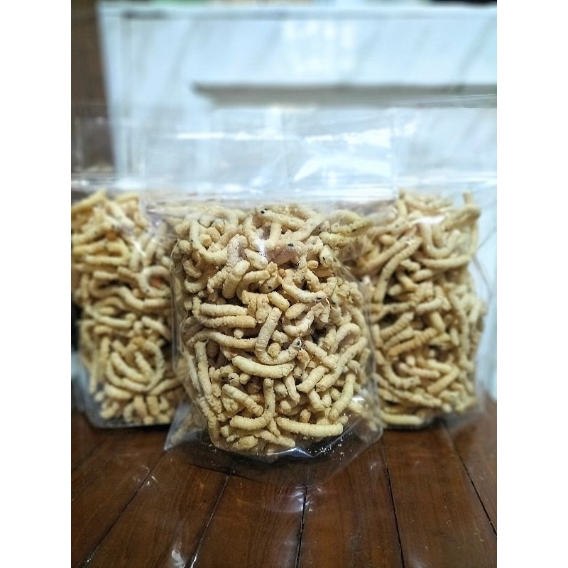 

SnackUlatSuteraWijenHitam