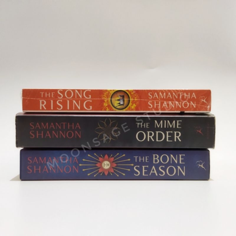 BACA DESC CEK FOTO 1 SET 3 BUKU the bone season, the mime order, the song rising by samantha shannon