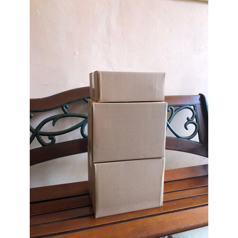 

Kotak Kardus Kraft Anti Bocor 20x20x40cm Packing