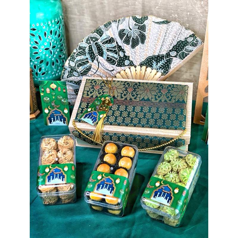 

HAMPERS Eid Mubarak NEW Hampers Lebaran 3 Slot Cookies Classic Series Mubarak Package