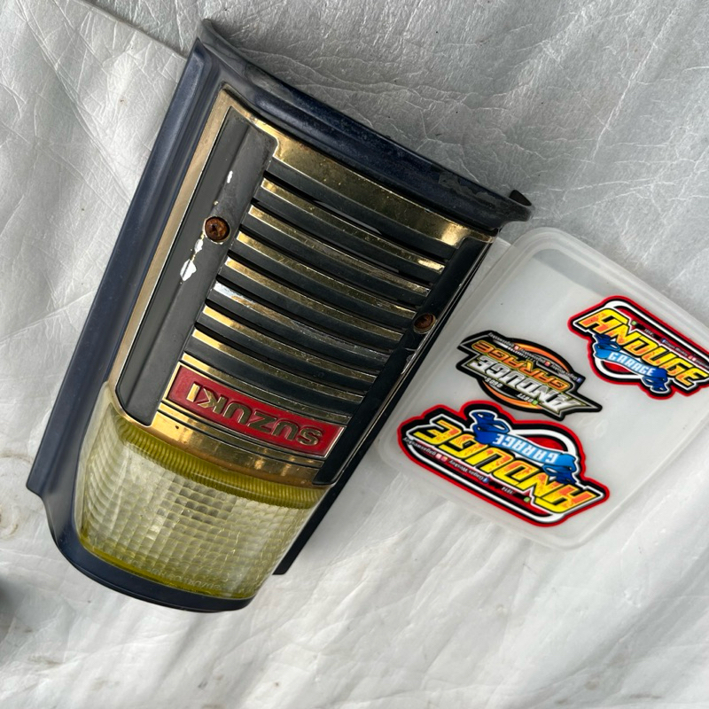 panel dasi dada Suzuki RC80 RC100 Bravo DK RC 80 RC 100 biru dongker tua oryginal