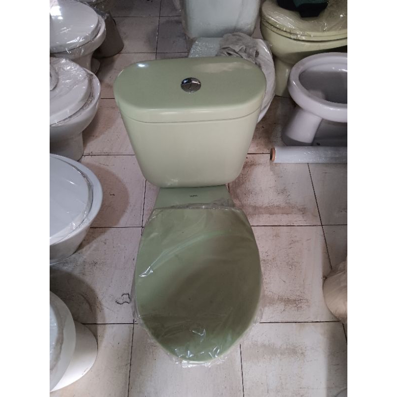 kloset duduk merek toto Cw 420 j warna hijau free ongkir jadetabek
