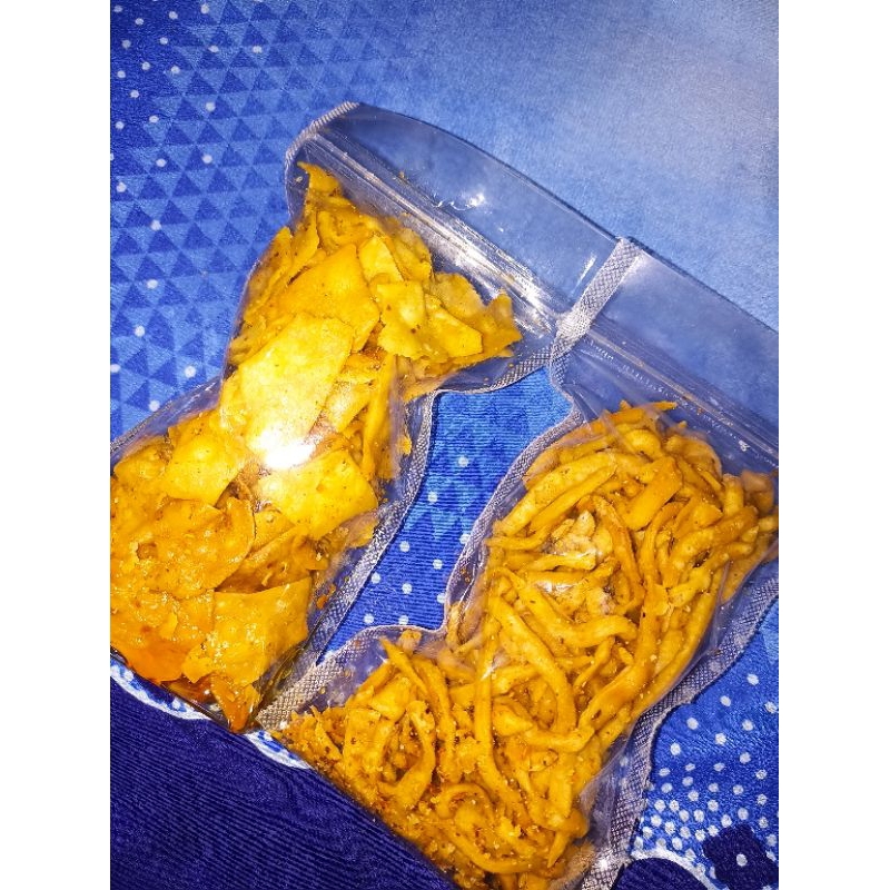 

Snack cemilan Pangsit & kue bawang stik