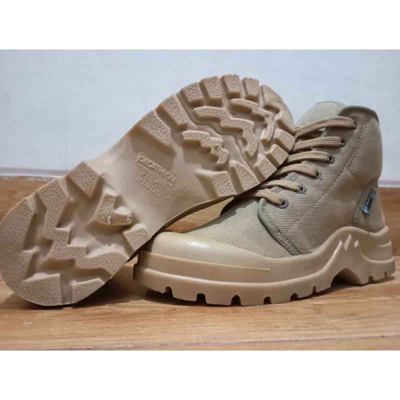 sepatu outdoor/hiking Quechua by decathlon