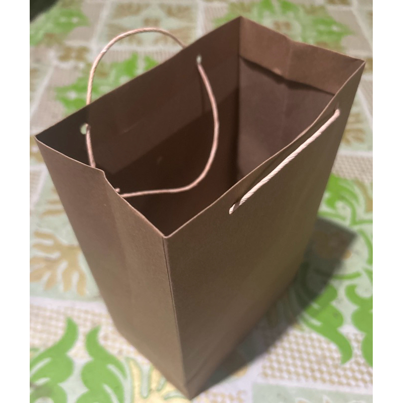 

Paper Bag Kecil Polos Isi 12 Pcs (-+20x14x8 cm)
