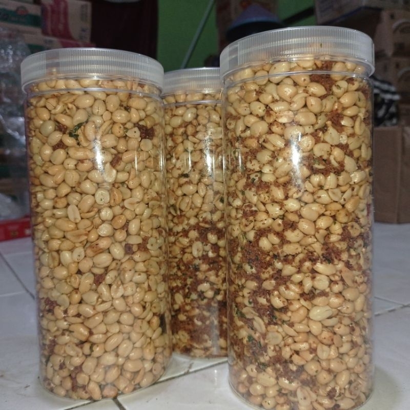 

kacang bawang kupas 1,5 L enak gurih