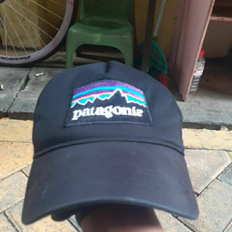 TOPI PRIA HITAM PATAGONIA