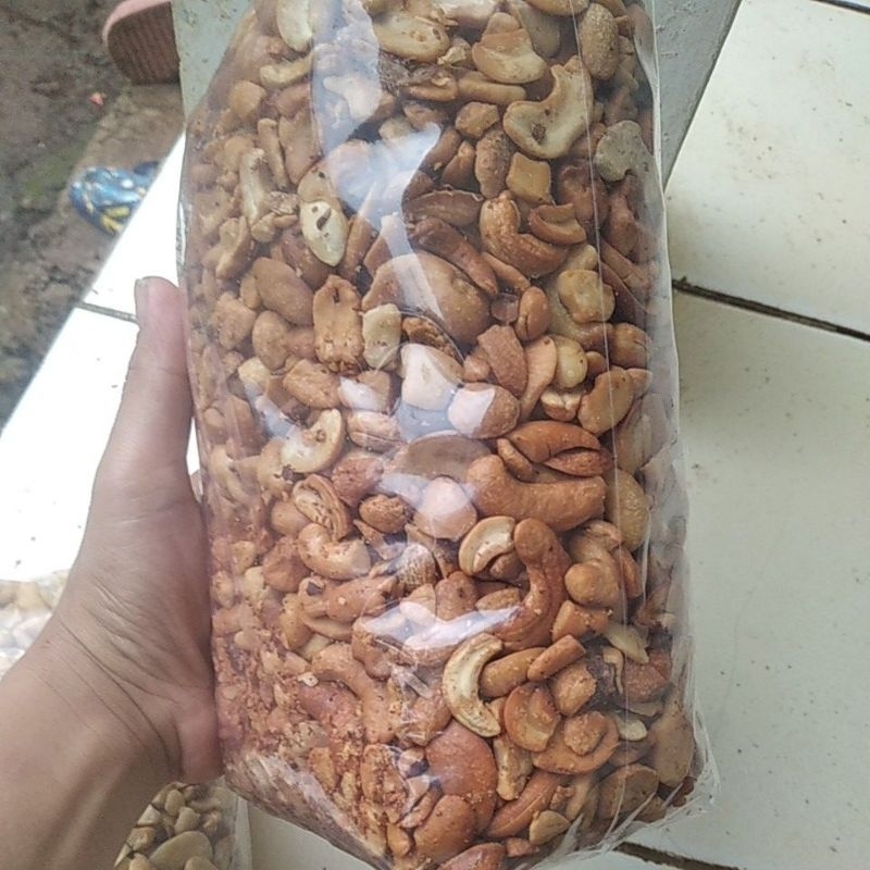 

kacang mete patahan Mateng 1kg