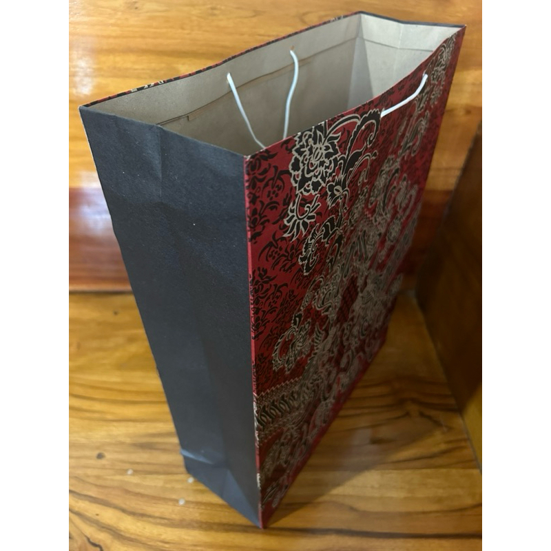 

Paper Bag Batik Isi 12 Pcs ( -+39x30x10 )