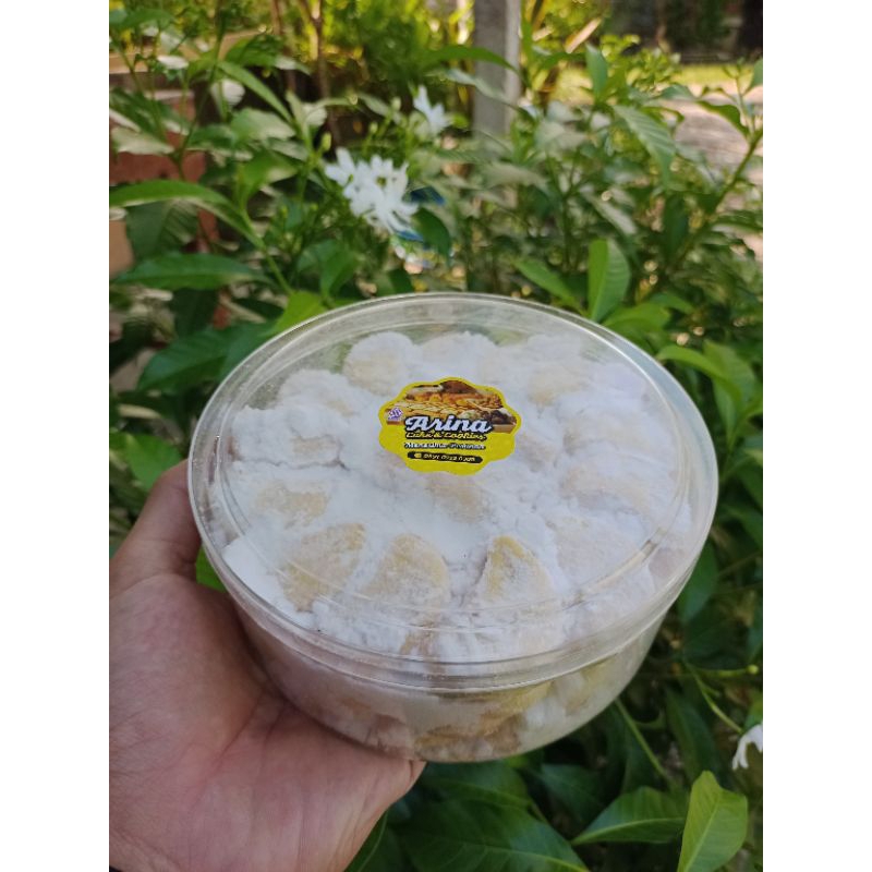 

Kue kering putri salju Arina Snack & Cokies