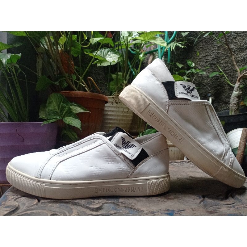 sepatu putih emporio armani