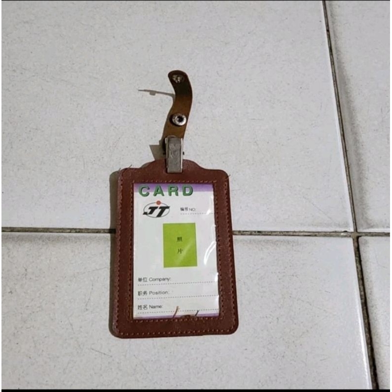 

ID Card + Jepitan Bed Kulit Tegak 7 x 10 cm