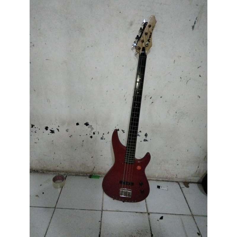 gitar listrik bass