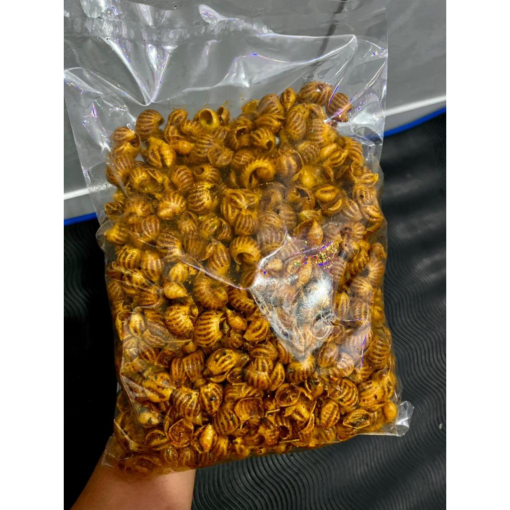 

Makaroni Kerang 1kg Pedas Gurih Daun Jeruk - Misterbantet Snackpro