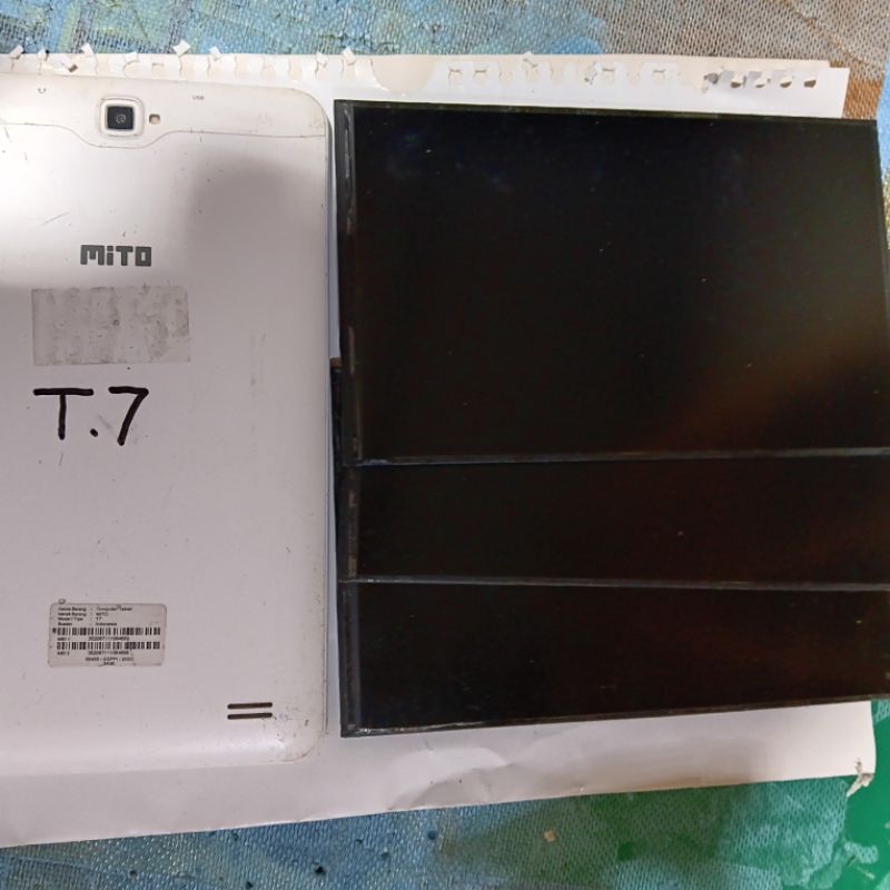 LCD TABLET MITO T7 LAYAR 8in copotan normaL
