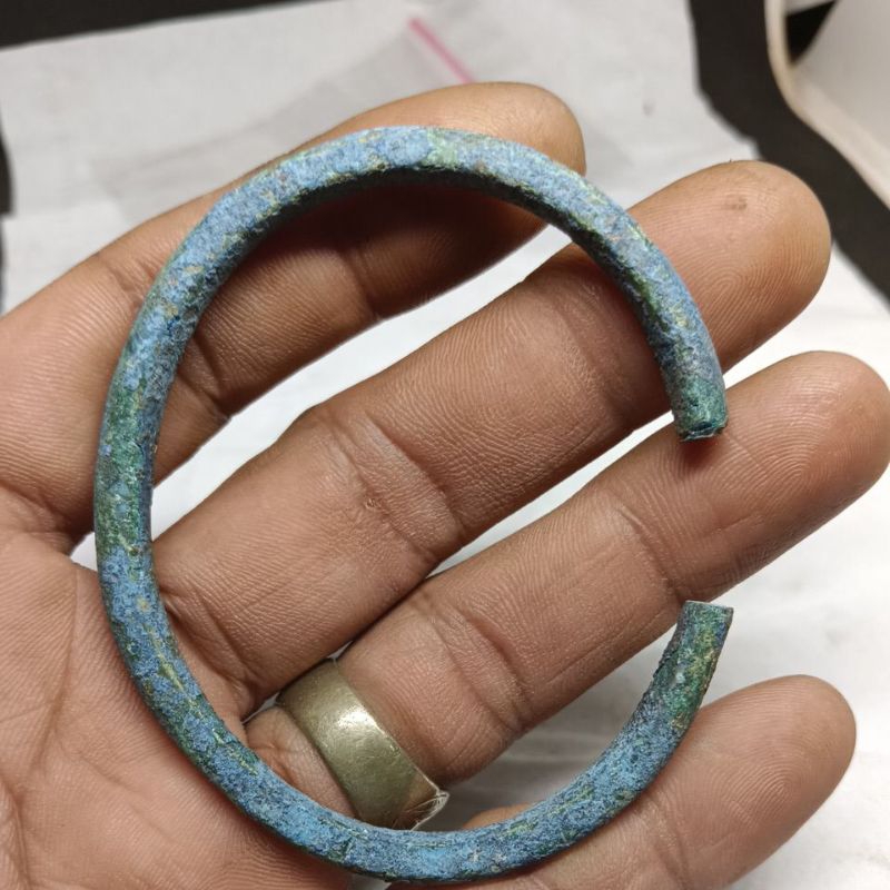 gelang kuno temuan