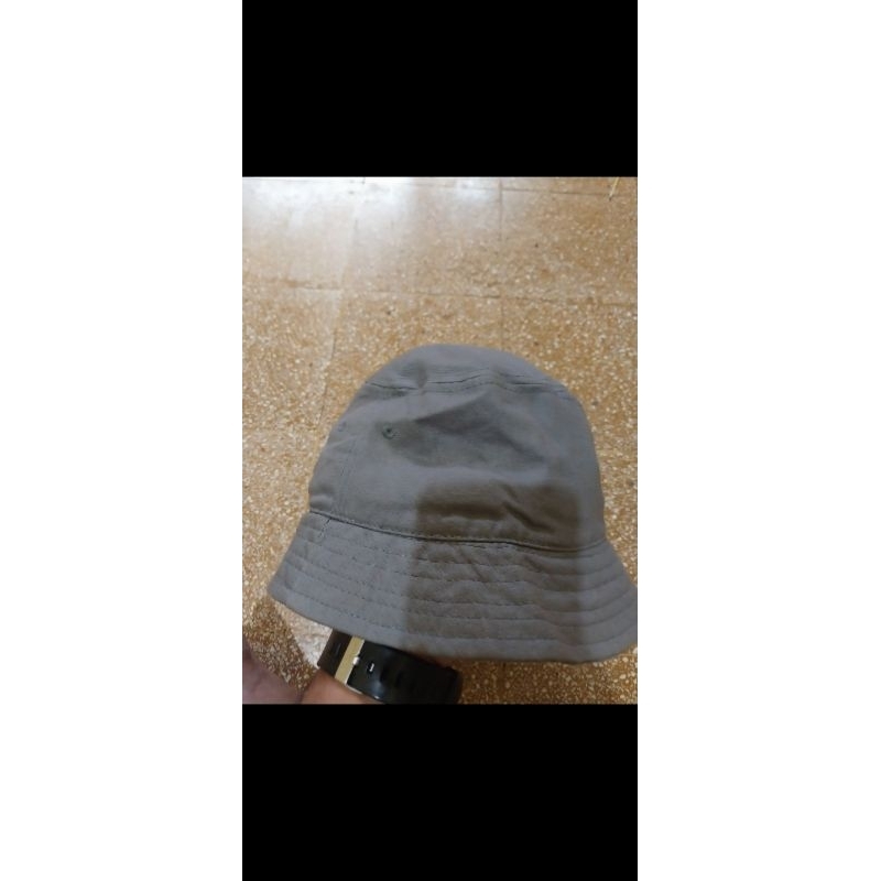topi bucket hnm