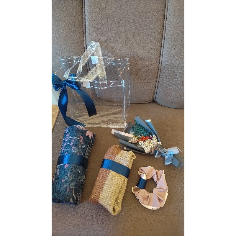 

Hampers Jilbab | Hampers Hari Guru | Kado Ulang Tahun Cewek Wanita | Seserahan | Buah Tangan | Souvenir Nikahan | Buket Bros