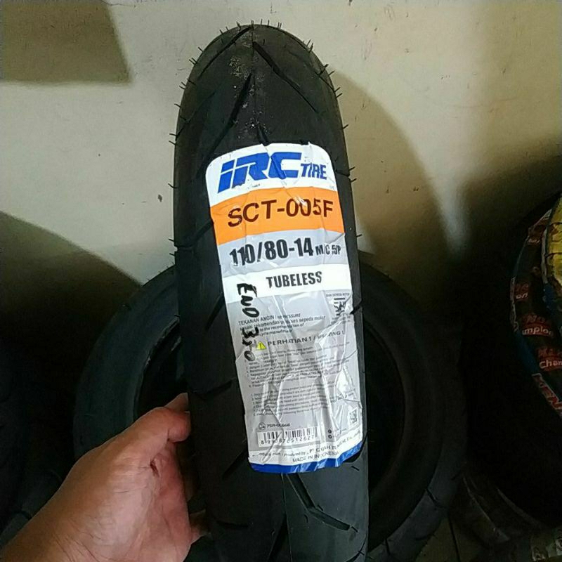 Ban luar IRC 110/80 14 tubeless