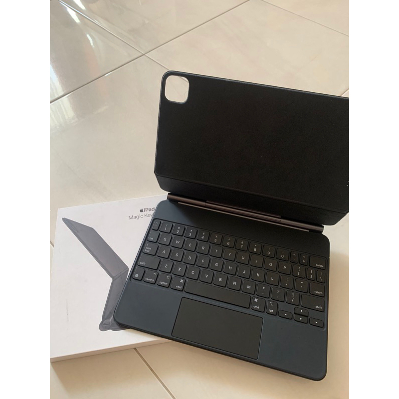 Apple Magic Keyboard for 11 Inch Ipad (gen 2) - second