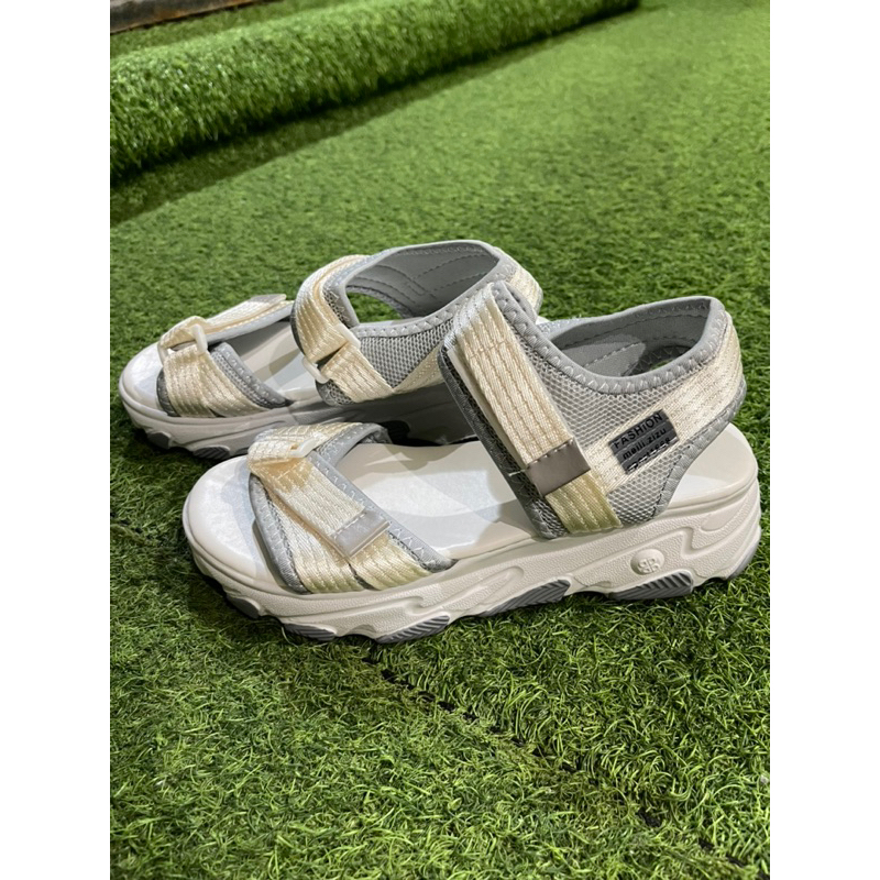 SEPATU SANDAL LUXUS WANITA / SEPATU SANDAL GUNUNG WANITA