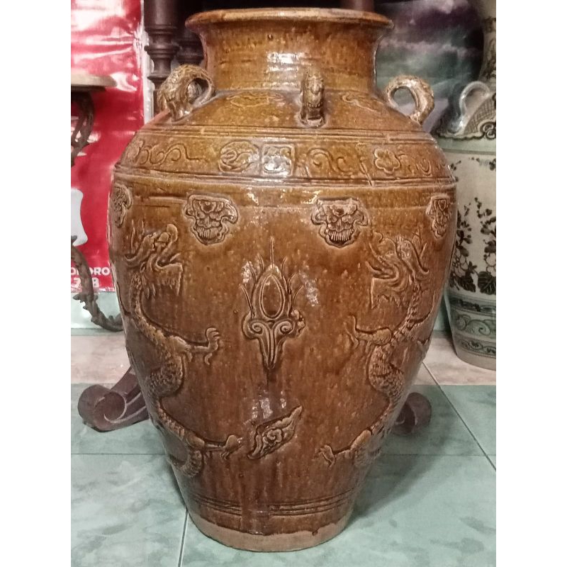 Guci Kuno Motif Naga