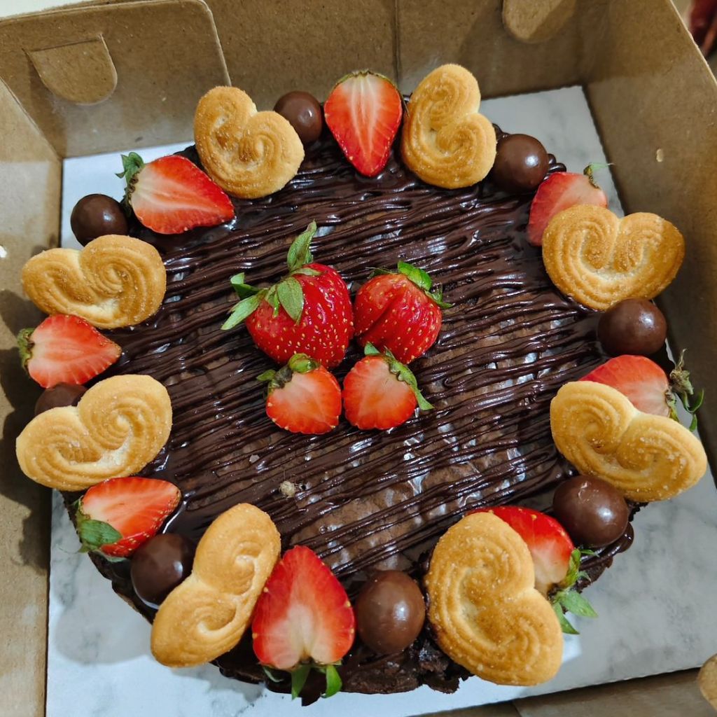 

Brownies Bulat uk 18 ( Free card, pisau)