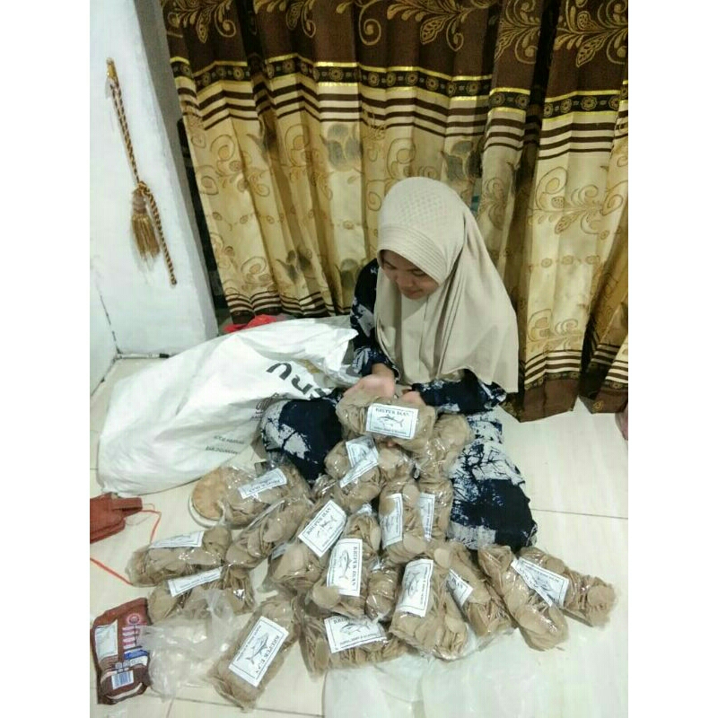 

Krupuk Ikan Laosan dapat gift 2 rb/kg /krupuk mentah 500 gram