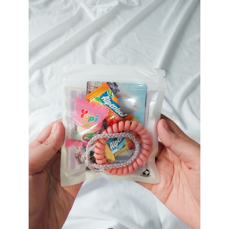 

Mini Pack Gift/ Mini Gift/ Mini Gift Snack/ Mini Hampers/ Freebies/ Freebies Snack/misterius box