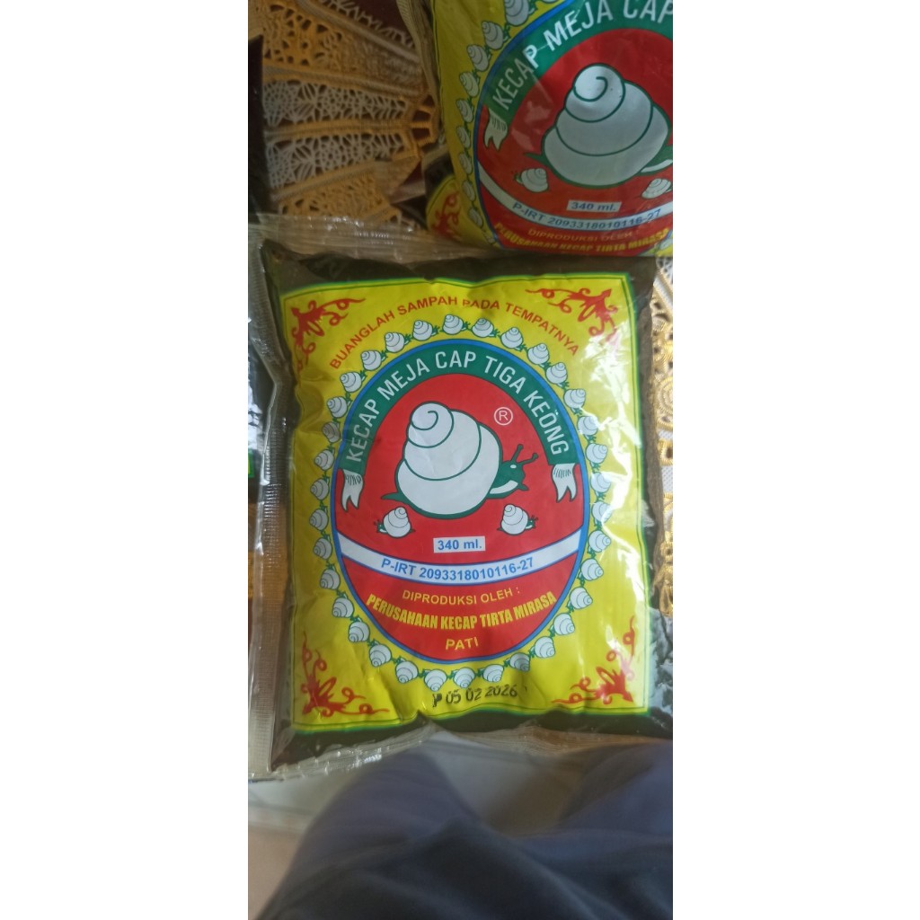 

Kecap Manis Cap Tiga Keong No MSG Khas Pati Alternatif Kecap Lele 340 ml ( 1/2kg)