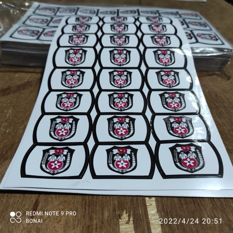 

STICKER KEPALA GESPER SEKOLAH / LOGO IKAT PINGGANG SEKOLAH ( PER 2 LUSIN )