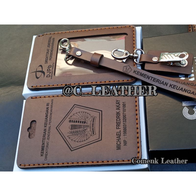 

Id Card Holder/Nametag Kulit,Model 3Lapis Kulit.CostumNama,Logo Instansi&foto.