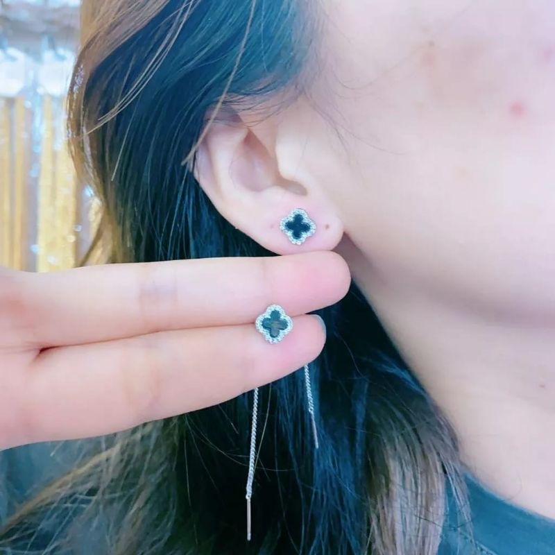 Anting clover titanium silver mata hitam