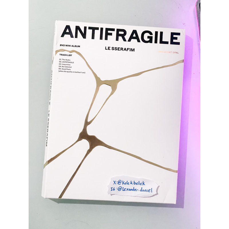 Album Anti Fragile - Le Sserafim