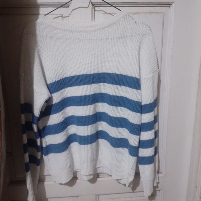 Preloved  Sweater Rajut Wanita Motif Salur