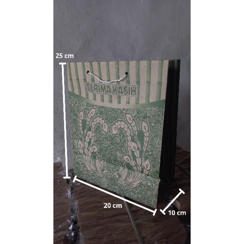 

Paperbag batik motif terima kasih ukuran 20cm×25cm×10cm