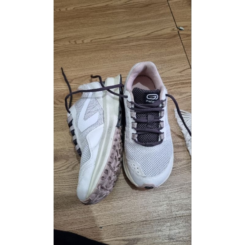 Sepatu kalenji ukuran 37