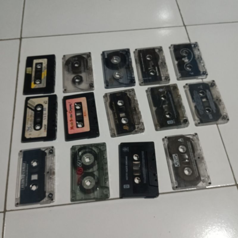 Kaset Pita Rusak Untuk Pajangan - Dekorasi - Dll