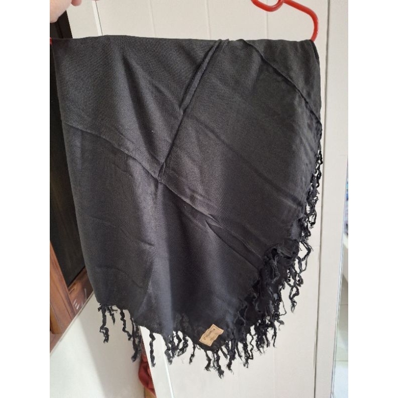Kerudung Segi empat Polos Hitam