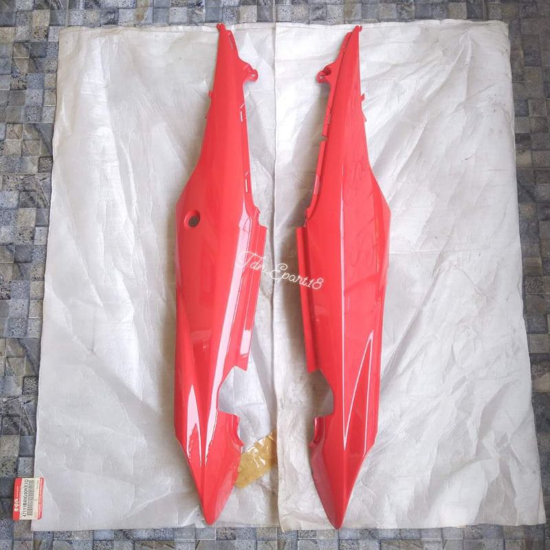 Body belakang merah suzuki spin 125 original