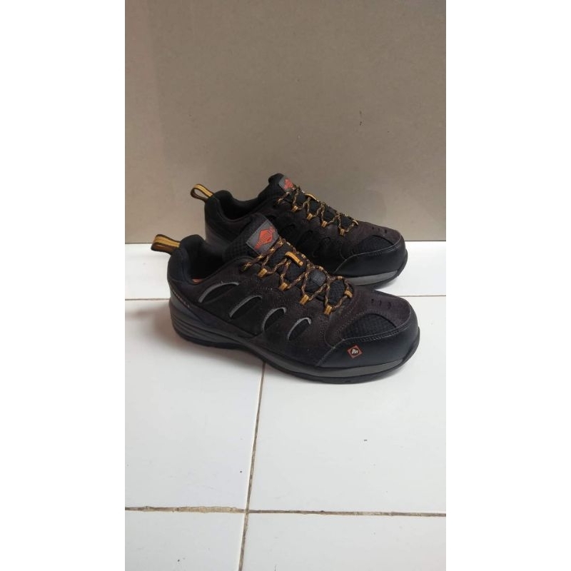 Sepatu Safety Merrell Outdoor Original Size 42 kondisi second mulus