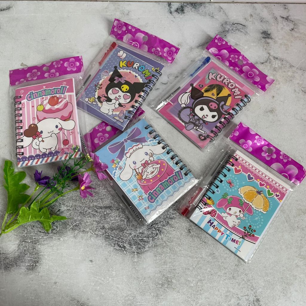 

Buku binder spiral Mini karakter sanrio Ukuran A7 + FREE 1 Pulpen Kuromi Cinnamoroll Buku Spiral SANRIO Ukuran Kecil Kertas Bergaris Dapat 1 Bolpen Alat Tulis Sekolah Anak Stationary Fancy Kekinian Bisa COD Harga Termurah